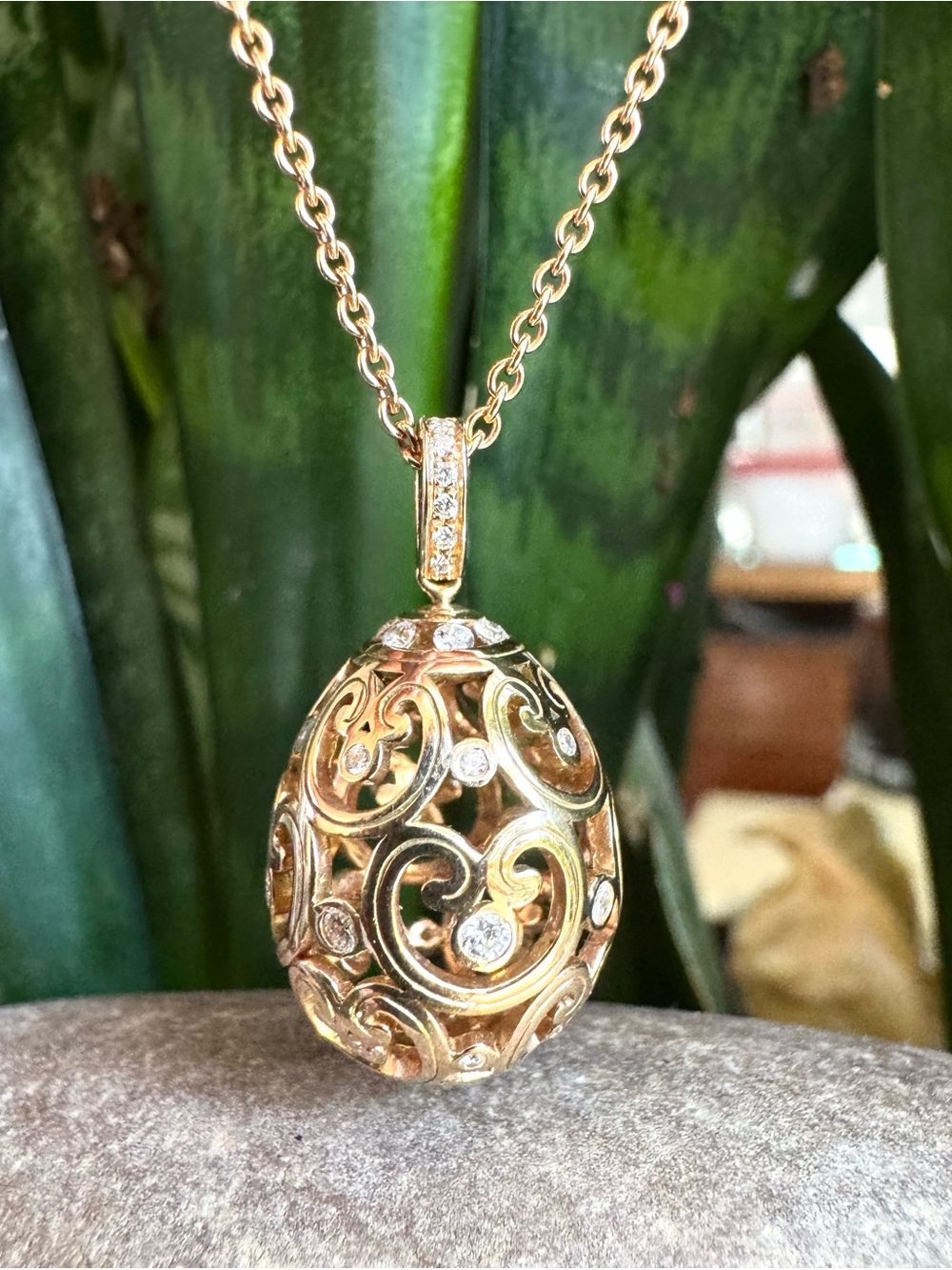 $9600. 18k Fabergé Egg Pendant Necklace